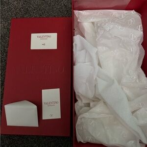Valentino garavani box with envelope and card